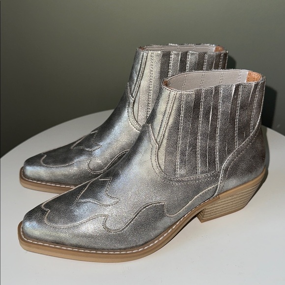 Silver Cowgirl Ankle Boots Festival Country Western Faux Leather Like New - Picture 9 of 13
